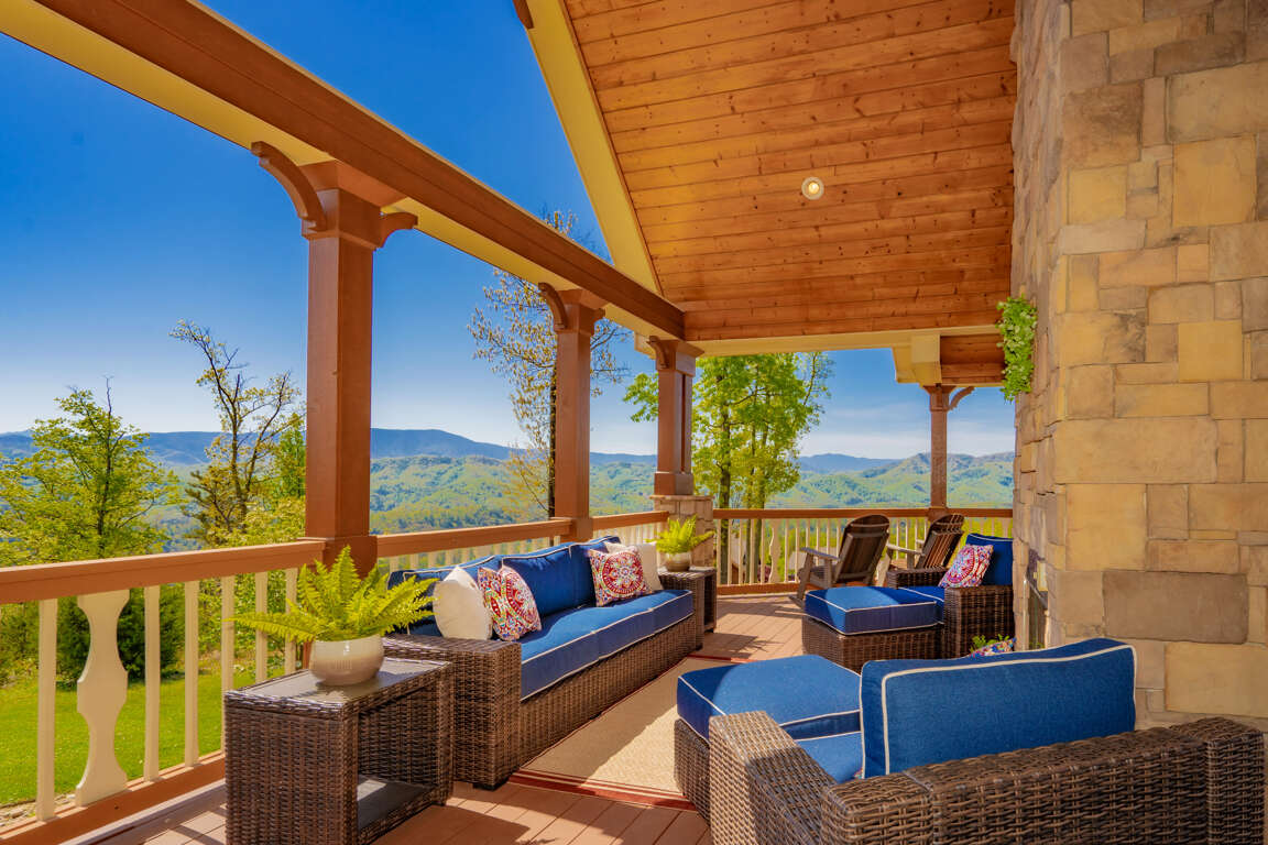 Review of the Best Cabins with Hot Tubs in Pigeon Forge, TN